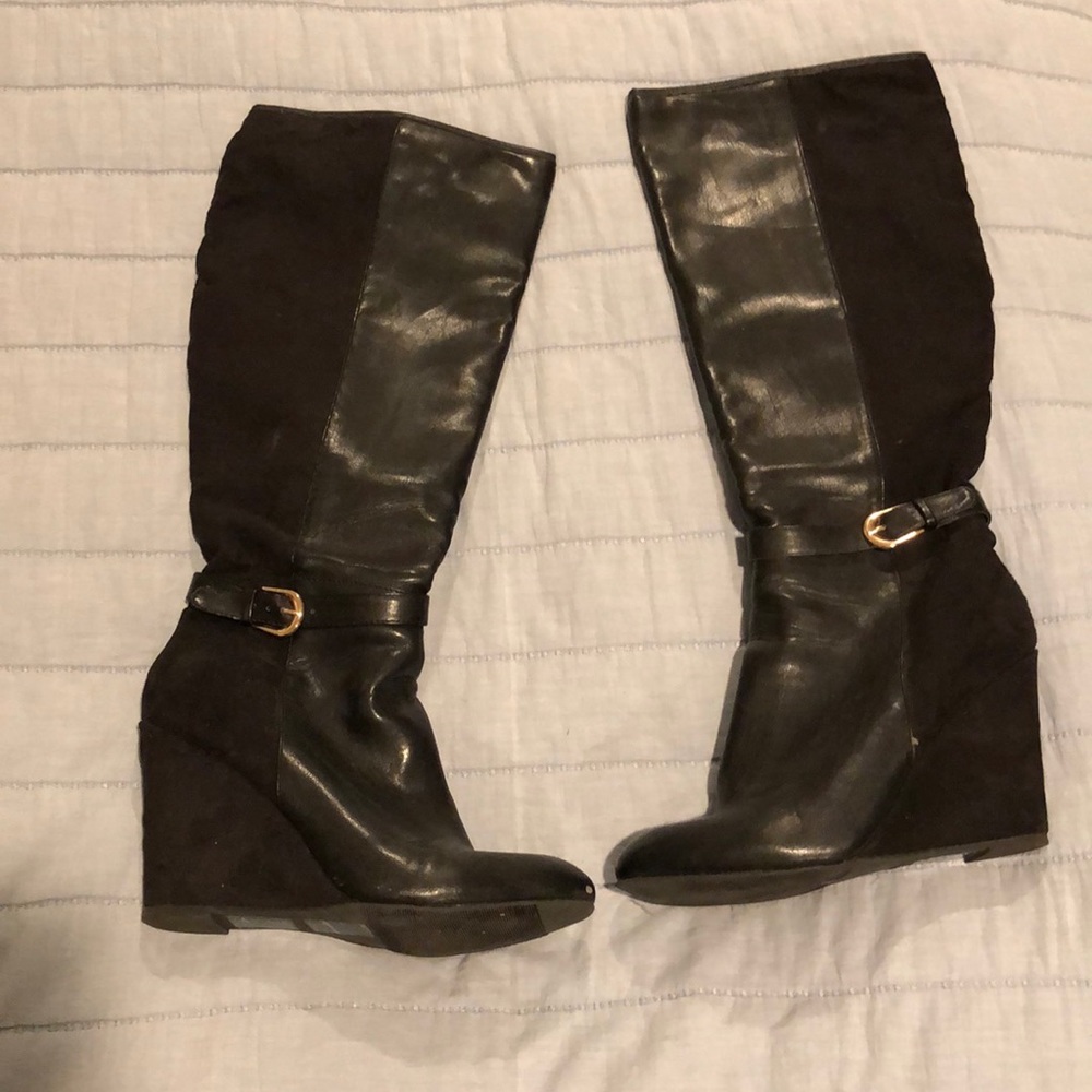 Black wedge boot!